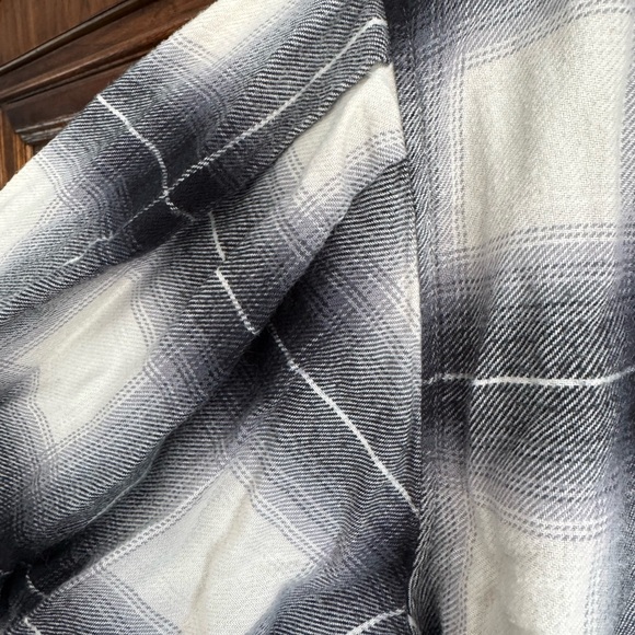 Levi’s Women’s Kenna Menswear Shirt in Veronica Plaid Caviar Sz XS - Picture 7 of 7